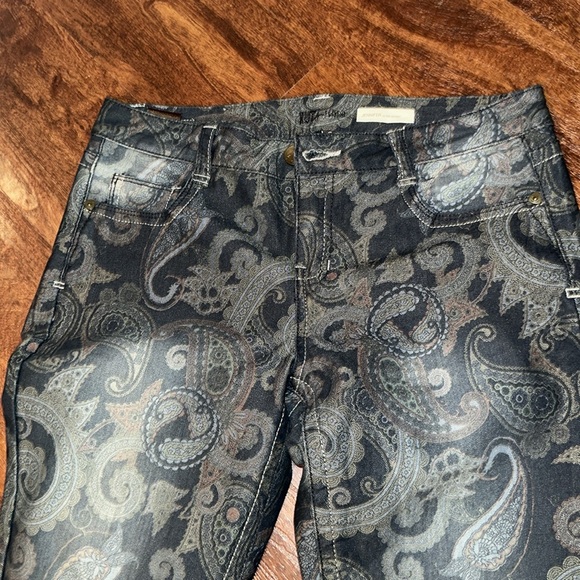 Kut from the Kloth Paisley Jeans Jennifer Skinny, Size 8, LN - Picture 2 of 6